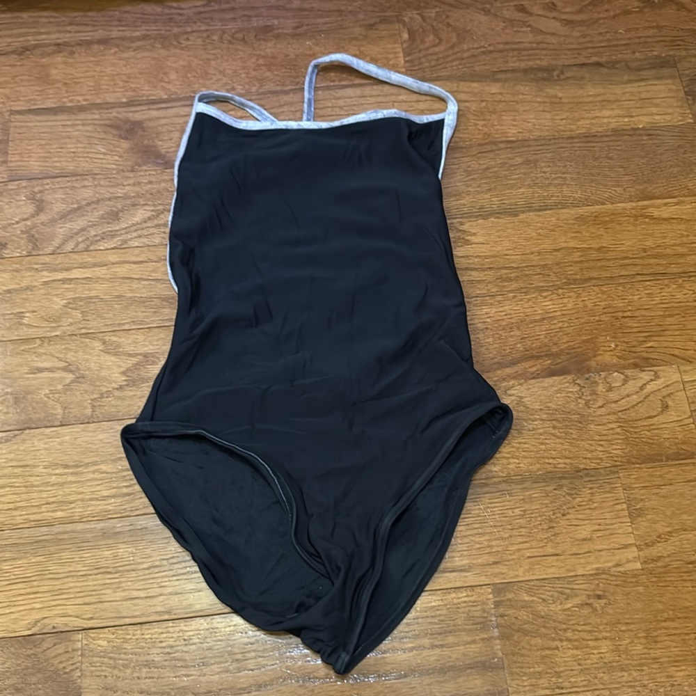 Yumiko Leotard
Open back